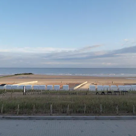 Beachview Westende 아파트